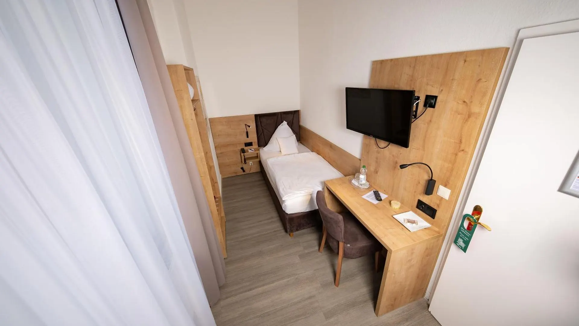 ***  Hotel Alpha Hanóver Alemania