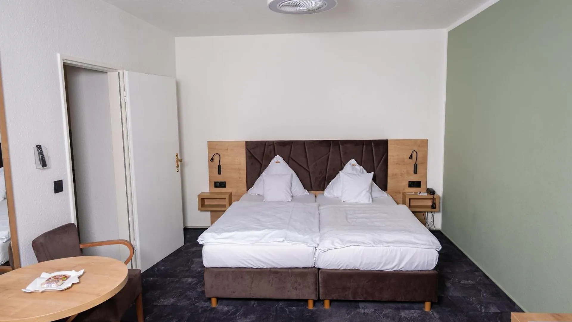 Hotel Alpha Hannover 3*,  Germany